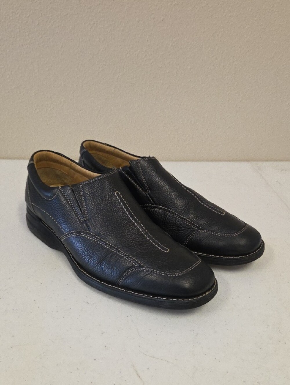 Johnston & Murphy Black Leather Slip-On Loafers with Contrast Stitching Size 10
